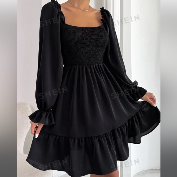 ❌ SOLD ❌ Black puff sleeve midi dress - Picture 2 of 3